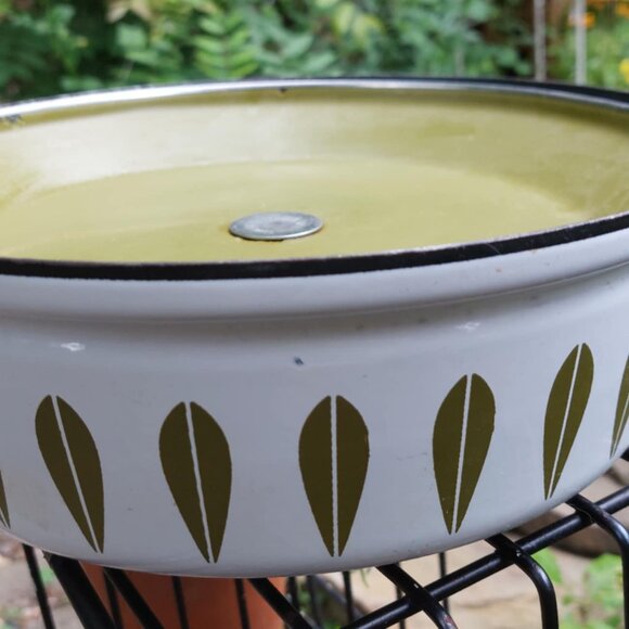 Cathrineholm white and green lotus casserole dish - 10 inches diameter - Picture 5 of 11